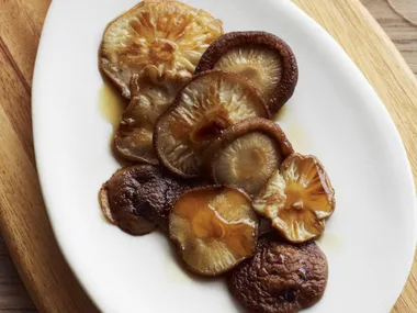 Shiitake mushrooms with ponzu sauce