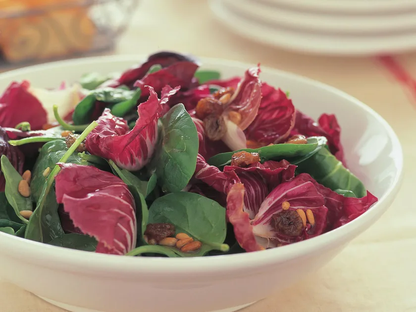 Baby spinach and radicchio salad