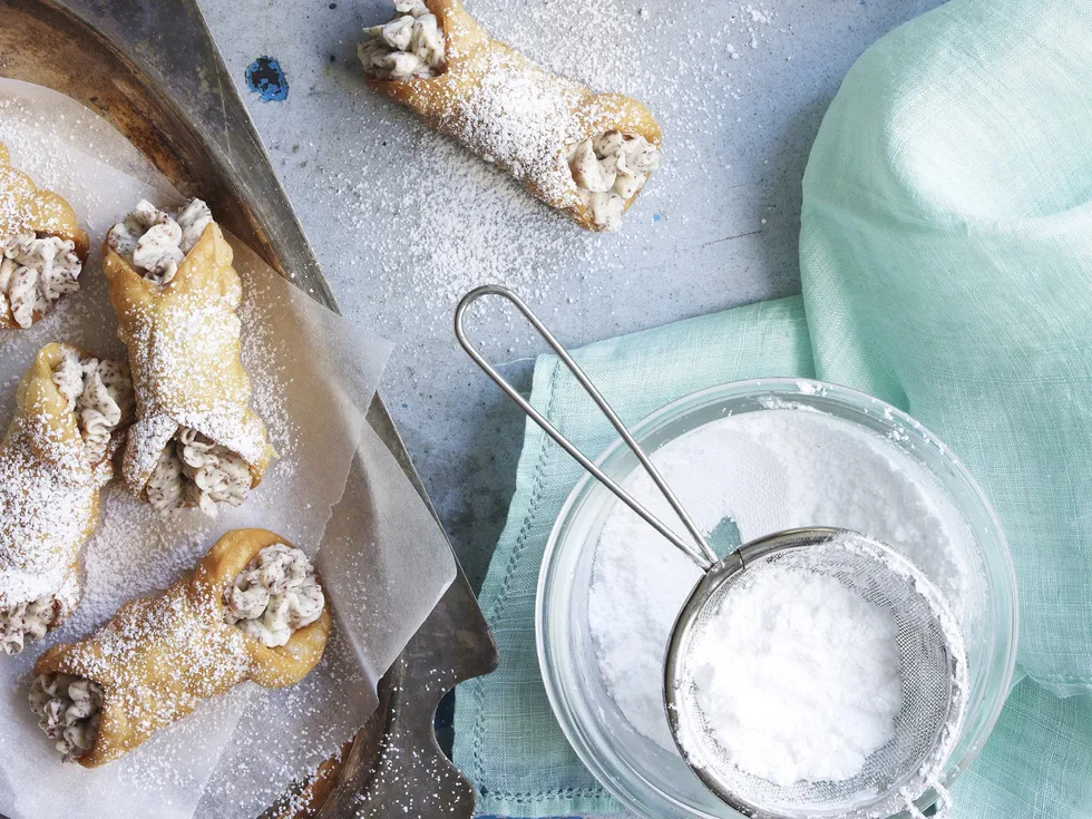 mini chocolate ricotta cannoli