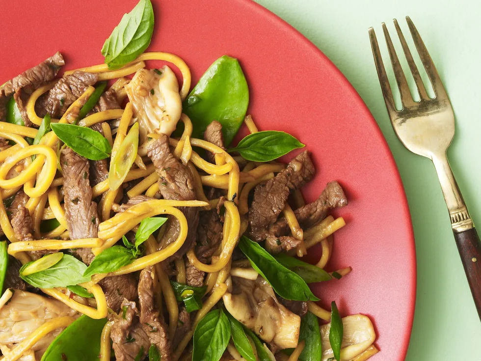 INDONESIAN CHILLI LAMB WITH NOODLES