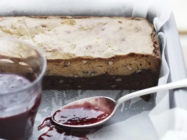 chocolate brownies with raspberry sauce