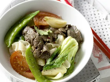 Chilli beef and vegetables with noodles