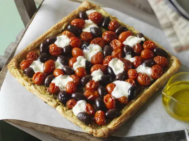 tomato, pesto and olive tart