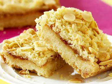 ALMOND MARMALADE SLICE