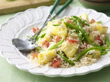 FRIED RICE WITH TOMATO, PINEAPPLE AND SNOW PEAS