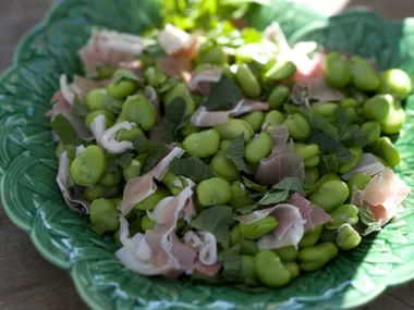 Broad bean salad with mint