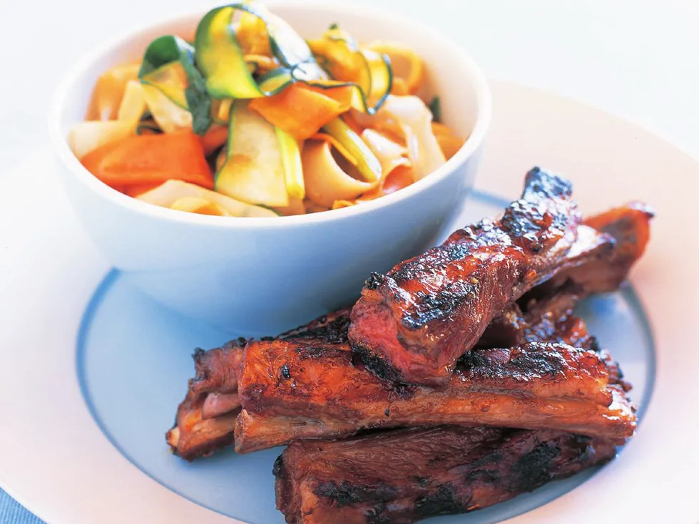tamarind-glazed riblets with rice noodle stir-fry