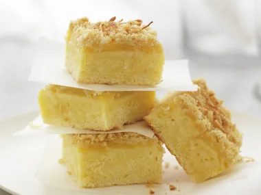 PINEAPPLE AND COCONUT Slice
