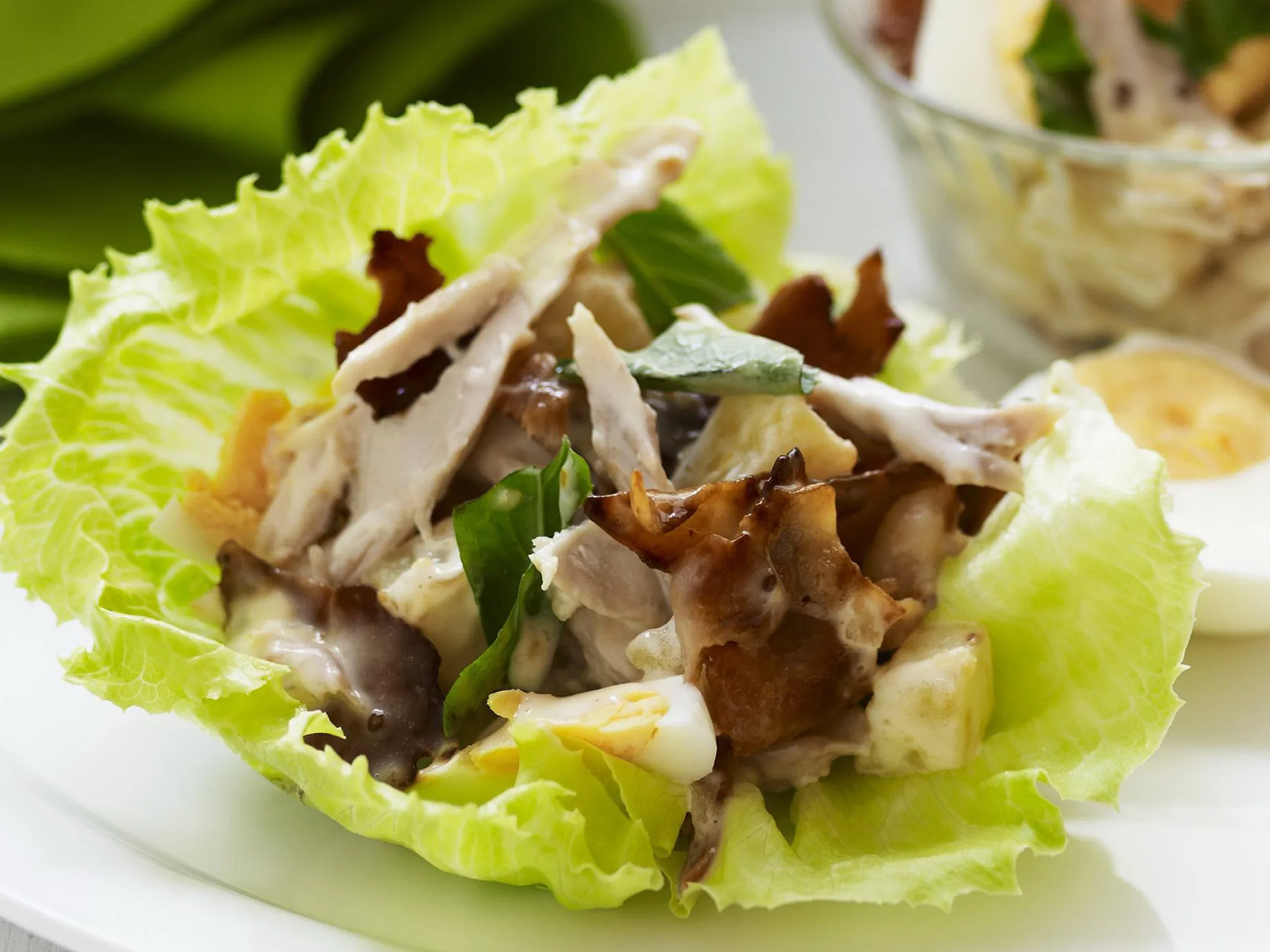 chicken and egg lettuce cups