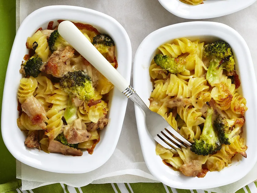 Lemony tuna and pasta bake