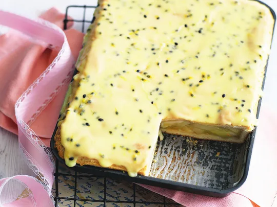 Old-fashioned apple pie slice