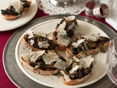 Mushrooms on bruschetta
