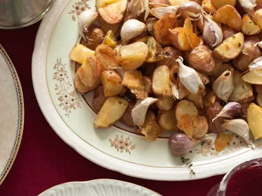 Baked potatoes with garlic