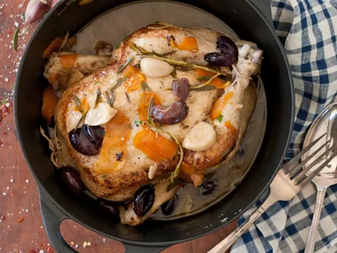 Pot-roasted chicken with black olives