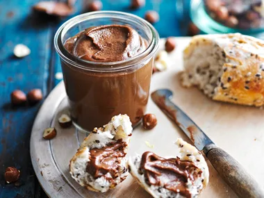 Sugar-free homemade chocolate hazelnut spread