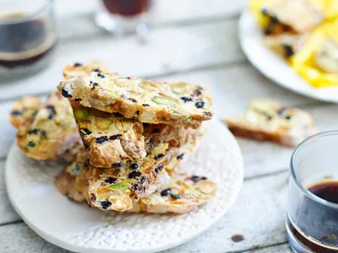 Sugar-free biscotti with dried fruit