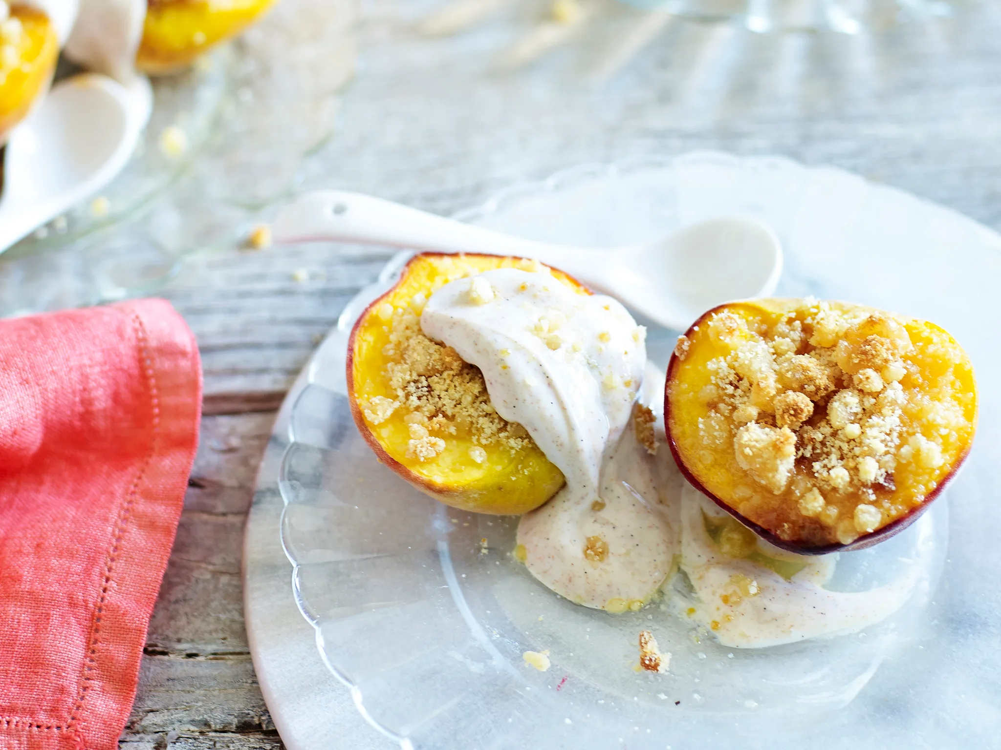 Grilled peaches with cinnamon yoghurt