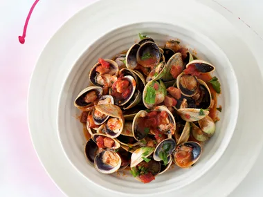 Clams with tomatoes, pancetta, paprika and sherry