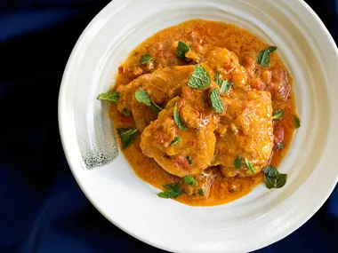 Creamy coconut and cardamom chicken curry