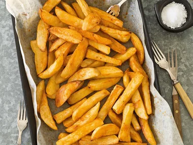Oven–baked smoked paprika fries