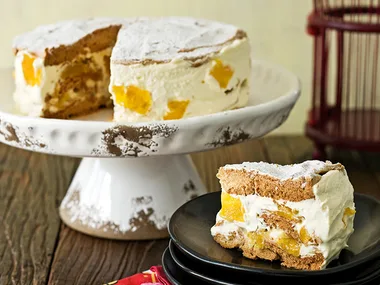 Pineapple glacé ginger gateau