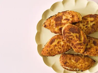 Pan-fried chicken breasts with lemon pickle