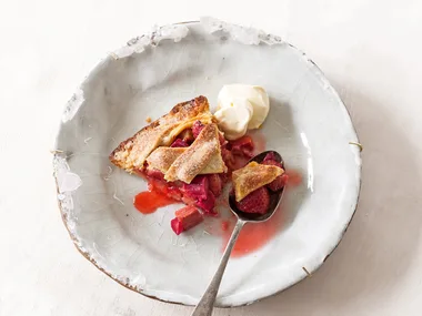 Rhubarb and strawberry pie