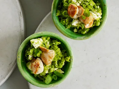 Scallops on pea and feta mash with honey and lemon drizzle