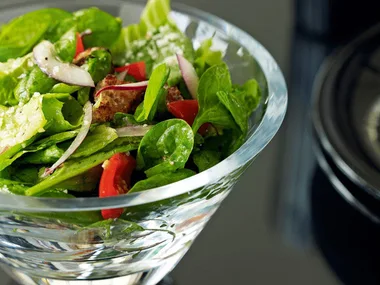 Spinach salad with garlic parmesan croutons