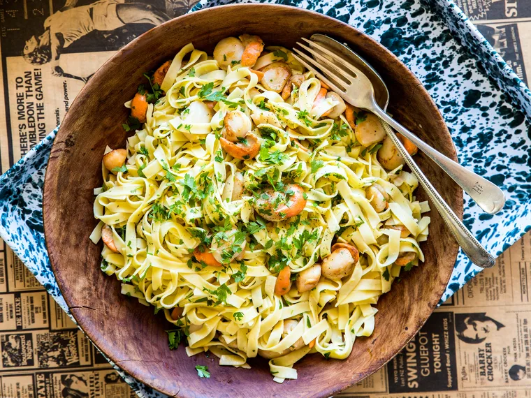 Tagliatelle with scallops and parsley lemon butter