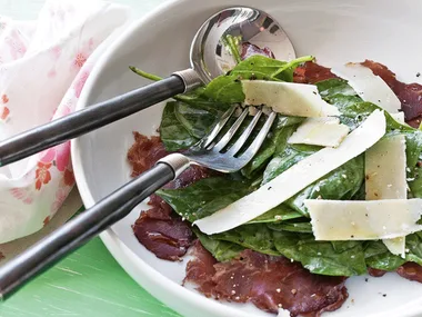Baby spinach and bresaola salad with anchovy dressing