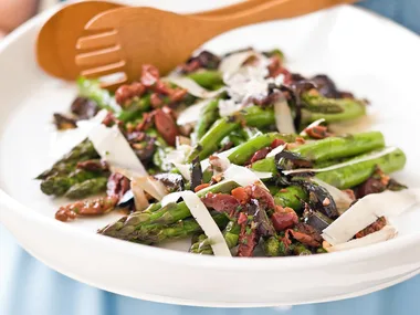 Grilled asparagus salad with Parmesan