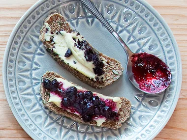 Blackcurrant, blueberry and juniper berry preserve