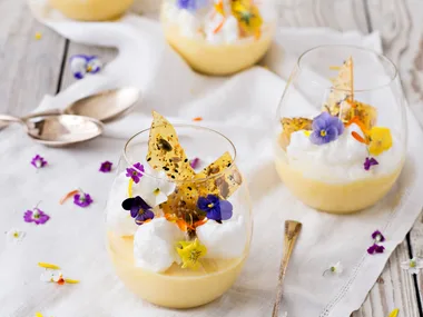 Iles flottantes with seed praline