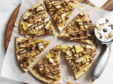 Banana and choc-hazelnut dessert pizza