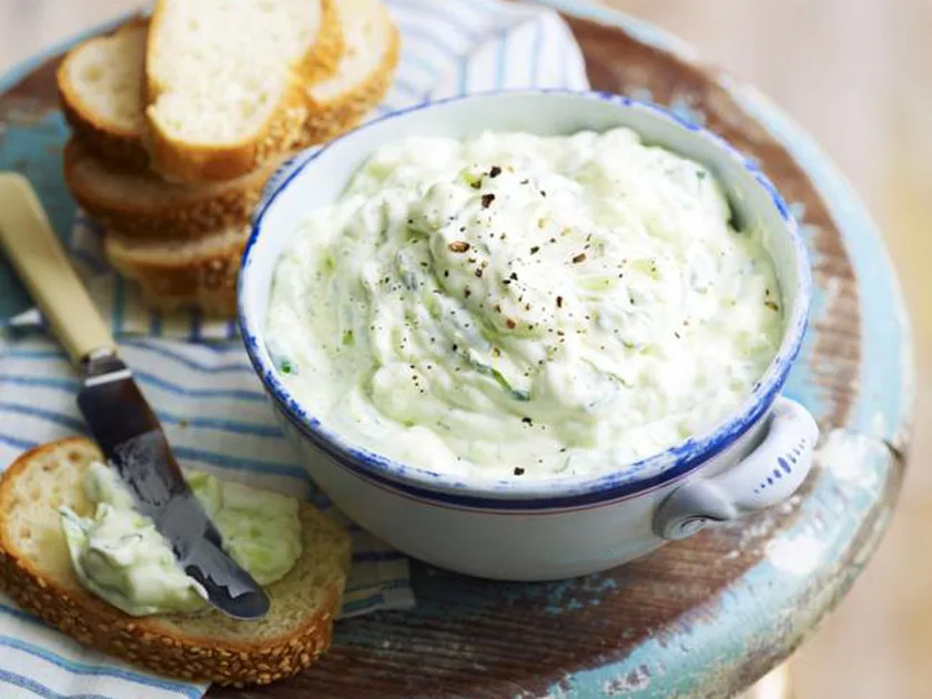 Yoghurt and cucumber dip (tzatziki)