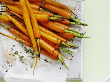 Roasted baby carrots with garlic