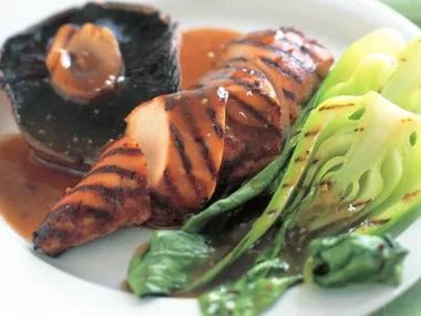 Chicken with bok choy and flat mushrooms