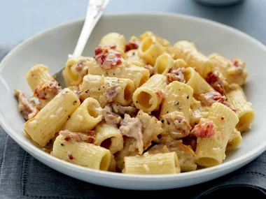 Tomato, chilli and cream pasta sauce