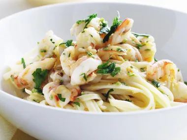 Linguine with garlic prawns