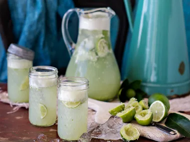 Street-corner limonada