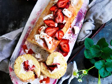 Strawberries and cream WHITE CHOCOLATE ROULADE