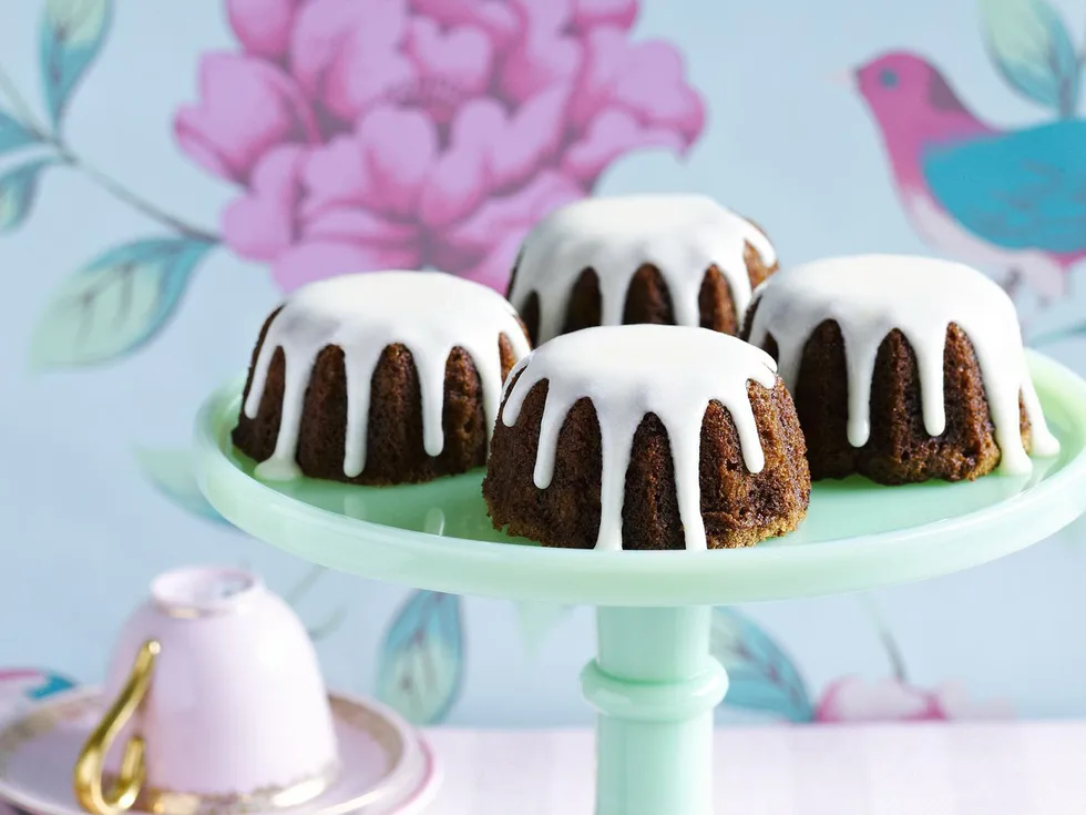 Apple ginger cakes with lemon icing