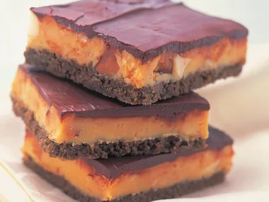 Choc macadamia squares