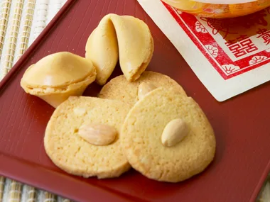 Custard almond cookies
