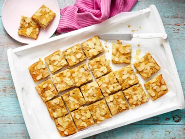 Almond energy bar