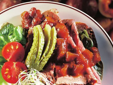 Fig and apple relish