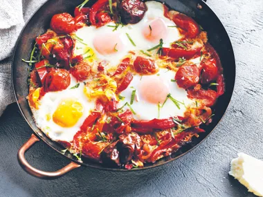 Baked eggs with capsicum and tomato