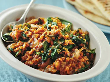 Red lentil, mushroom and spinach curry