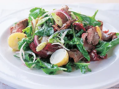 Roast beef and rocket salad